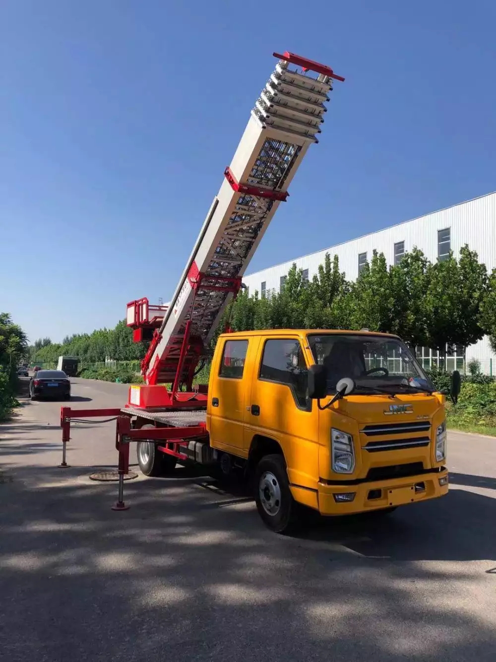 曲阜附近的云梯车出租服务：轻松解决高空作业需求