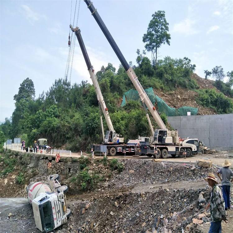 曲阜汽车掉沟里叫吊车救援要多少钱