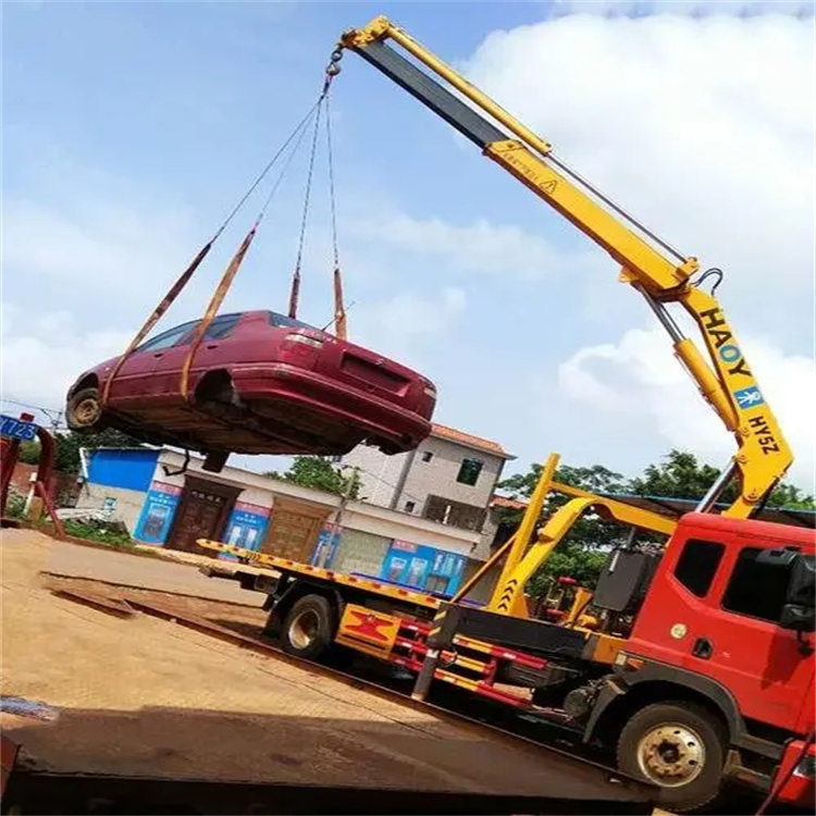 曲阜吊车吊汽车的正确方法